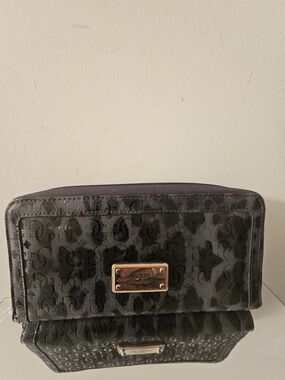 Guess Signature Logo Gray Cosmetic Pouch with Gold Plate